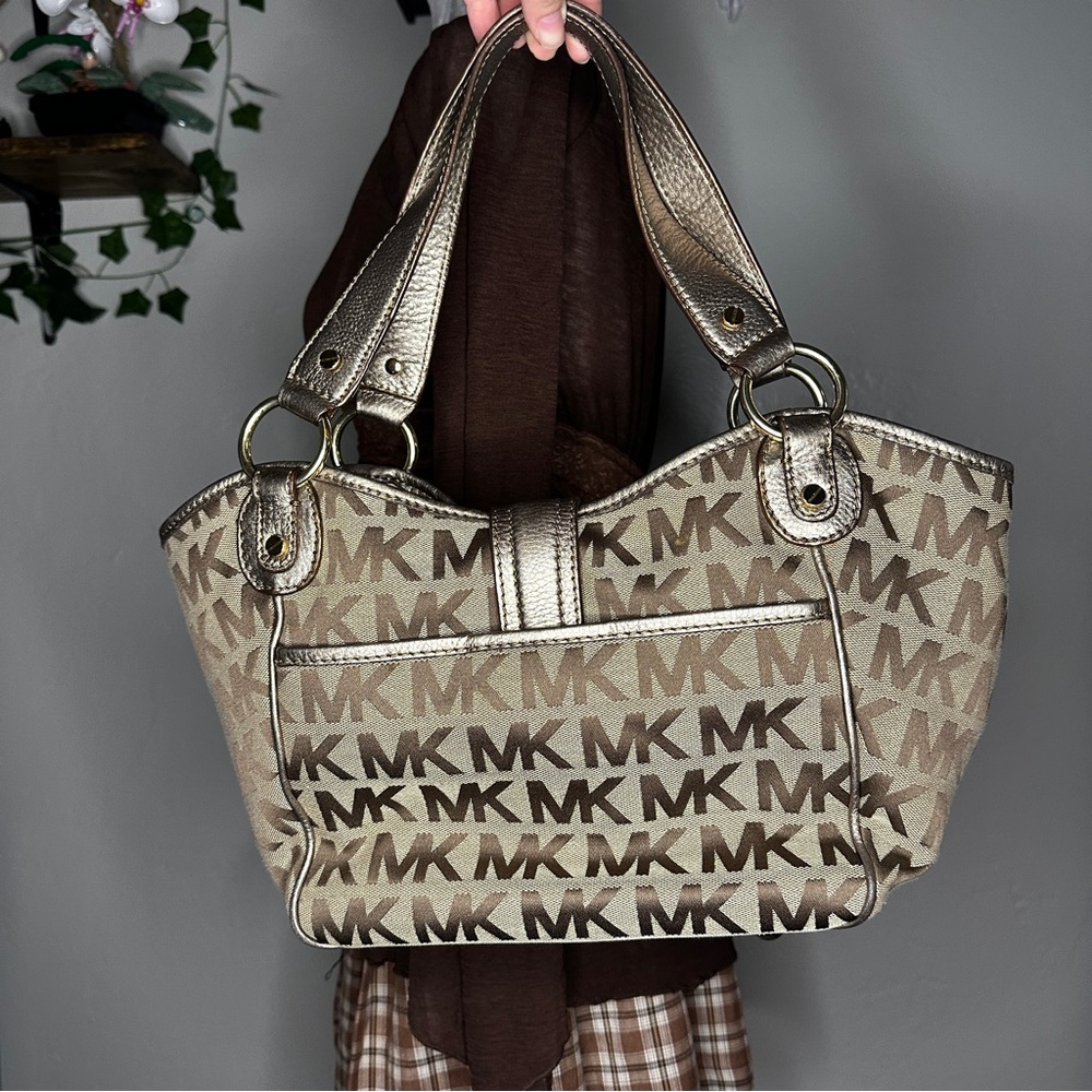 Michael Kors Tan Beige Monogram Shoulder Bag with Gold Hardware - Picture 2 of 6